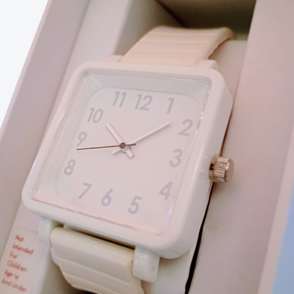 White square watch - Picture 2 of 4